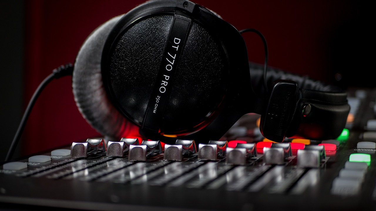 microphone-4272177_1280